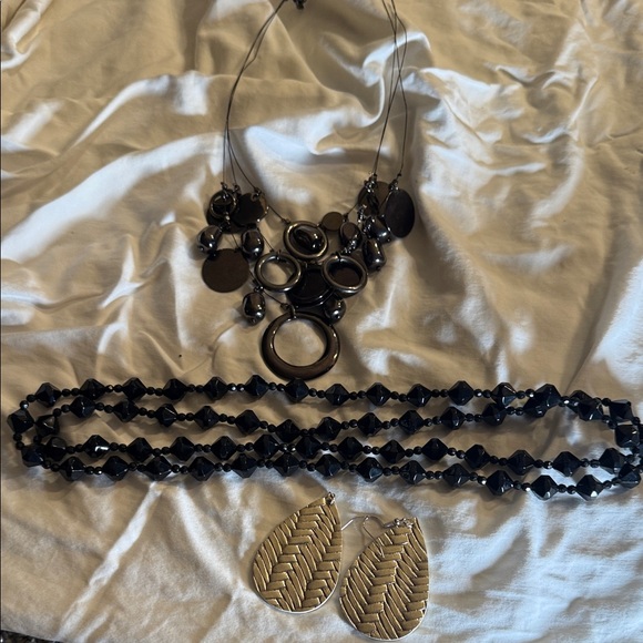 Black Statement Necklace Set with Gold Leaf Earrings - Women Jewelry - Picture 6 of 6